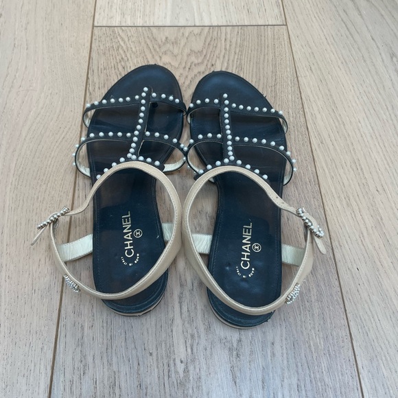 Authentic Chanel Leather Pearl Embellished Strappy Flat Sandals Size EU 37.5 - Picture 9 of 10